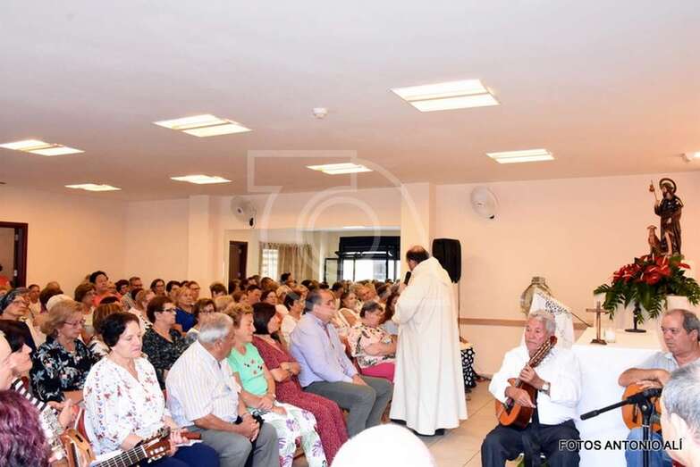 Momento de la misa oficiada por Luis Laborda con el local lleno de socios e invitados (Foto Antonio Alí)